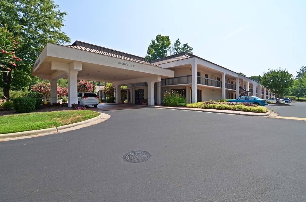 Hampton Inn Chapel Hill Exterior photo